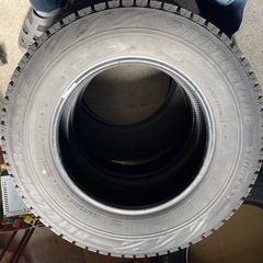 185/70R14ブリヂストンスタッドレスタイヤの画像