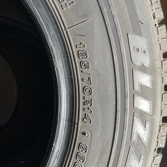 185/70R14ブリヂストンスタッドレスタイヤの画像