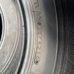 185/70R14ブリヂストンスタッドレスタイヤの画像