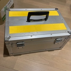 頑丈なアルミケースの画像