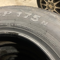 訳あり ほぼ新品夏タイヤ ダンロップ  195/80R15 107/105 4本 LTタイヤ 貨物規格 バンタイヤ ハイエースキャラバンの画像