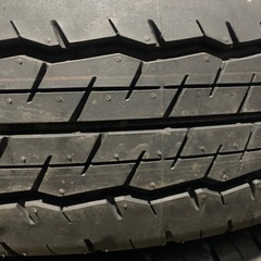 訳あり ほぼ新品夏タイヤ ダンロップ  195/80R15 107/105 4本 LTタイヤ 貨物規格 バンタイヤ ハイエースキャラバンの画像