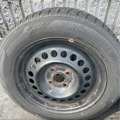スタッドレスタイヤ　15いんち15インチの画像