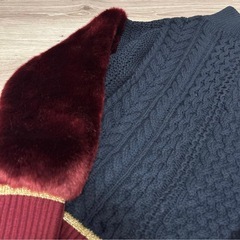 トミーヒルフィガートミーアイコン袖ファーケーブルニットセーターの画像