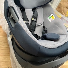 combi TheS チャイルドシートの画像