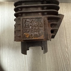 アクシス90シリンダーと新品ピストンセットとマフラーの画像