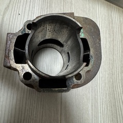 アクシス90シリンダーと新品ピストンセットとマフラーの画像