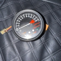 エイプ.xr100用軽量フライホイールとnsr80メーターの画像