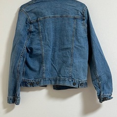 UNIQLO ライトブルーデニムジャケットの画像