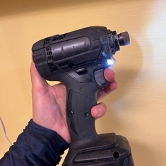 マキタインパクトドライバー6アンペアフルセットの画像