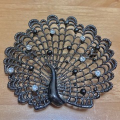 孔雀デザイン ブローチ アンティーク風の画像