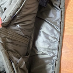 ユニクロ シームレスダウンパーカ Lサイズの画像