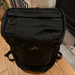 adidasリュックの画像