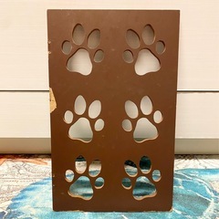 犬の肉球くり抜き板　壊れたコの字形のペット柵の1枚　　の画像