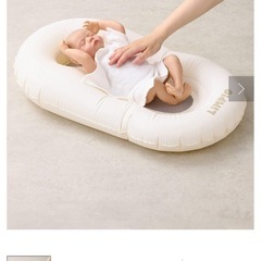 スリーコインズとリッチェル　ベビーバス　2つの画像