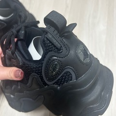 adidas アディダス スニーカー OZTHEMIS ブラック 22.5㎝の画像