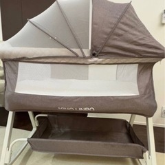 ベビーベッドの画像