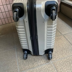 超軽量🔴大型スーツケース75.50.30.センチの画像