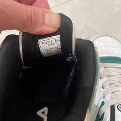 スニーカー　19センチの画像