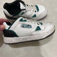 スニーカー　19センチの画像