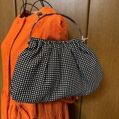 リボン付きドット柄がま口バッグ 作家作一点もの 特価の画像
