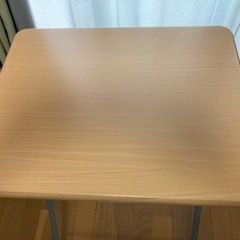 折り畳み机の画像