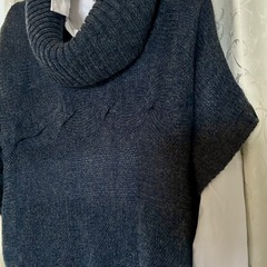 美品❣️ニットセーターシャツなどと組み合わせると、素敵です😄の画像