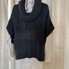 美品❣️ニットセーターシャツなどと組み合わせると、素敵です😄の画像