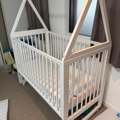 ベビーベッドの画像