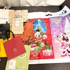 ショッパー　紙袋　大量の画像