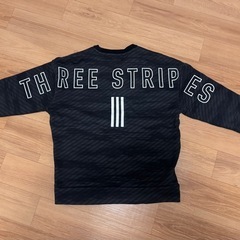adidasシャツの画像
