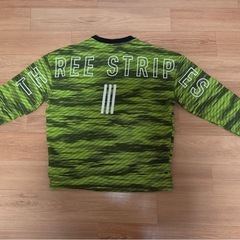 adidasシャツの画像