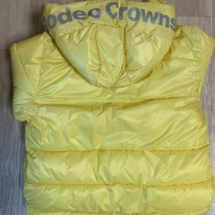 ❤️最終断捨離早い者勝ち❤️タグ無しですが、新品未使用品　ロデオクラウンズ　レモンイエロー可愛いあったかいダウンジャケット　ジャンパー未使用品
の画像