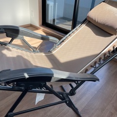 コールマンのインフィニティチェア（ベージュの画像