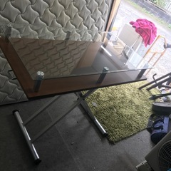 ガラステーブル　高さ調整可能の画像