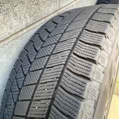 スタッドレスタイヤ売ります 16インチの画像