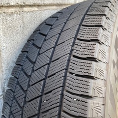 スタッドレスタイヤ売ります 16インチの画像