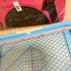 ❤️最終断捨離早い者勝ち❤️ワンちゃん猫ちゃん新品未使用未開封ペットバッグ　ゲージとペットトイレトレーほぼ未使用品のセット　現状品の画像