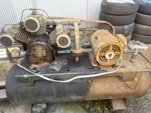 仲f819 エアーコンプレッサー◆5.5kW/7.5 馬力■三相200V・タンク容量：約250L★大型 タンク