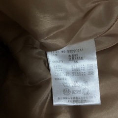 裾フリル　フード付き中綿コート  95㎝　ベージュの画像