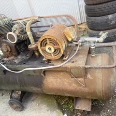 仲f819 エアーコンプレッサー◆5.5kW/7.5 馬力■三相200V・タンク容量：約250L★大型 タンク の画像