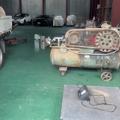 仲f819 エアーコンプレッサー◆5.5kW/7.5 馬力■三相200V・タンク容量：約250L★大型 タンク の画像