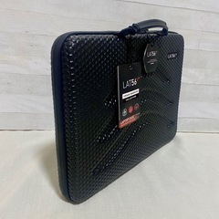 英国発高級ブランドLAT56° 高耐久防水ノートPCケース 15.6インチ対応の画像