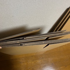 ダンボール140サイズ4枚 
100サイズ4枚の画像