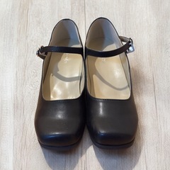 BENEBIS ベネビス パンプス 23cm EEE 黒 ストラップ スクエアの画像