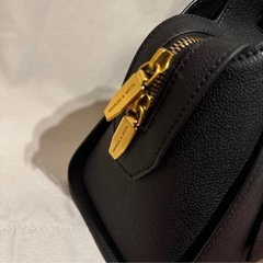 CHARLES & KEITH »»»ハンドバッグ 美品の画像