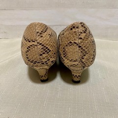 LELIEN PLUS パイソン柄 ポインテッドトゥ パンプス 23cmの画像