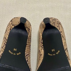 LELIEN PLUS パイソン柄 ポインテッドトゥ パンプス 23cmの画像