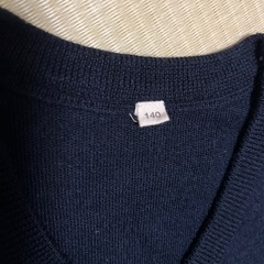 紺Ｖネックセーター140の画像