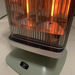 ❤️決まりました❤️オシャレ　アラジン　遠赤グラファイトヒーター2021年製　首振り　自動横向き　訳ありの画像